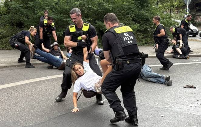 Police intervene during Rheinmetall protest in Berlin BERLIN, GERMANY - JULY 14: German police intervene against more than 30 activists supporting the Peacefully Against Genocide group during a protest near a Rheinmetall facility in Berlin s Wedding district, Germany, on July 14, 2026. Erbil Basay Anadolu Berlin Germany. Editorial use only. Please get in touch for any other usage.  Copyright: x2026xAnadoluxErbilxBasayx