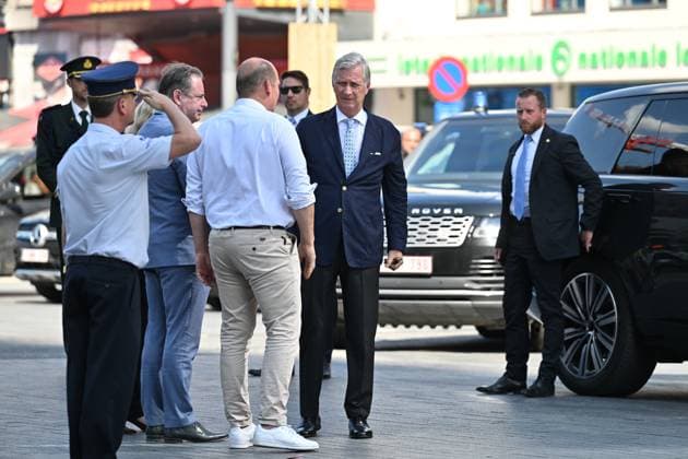 Prime Minister Bart de Wever, Bruxelles-Brussel mayor Philippe Close and King Philippe - Filip of Belgium pictured at the scene of a fire at the OXY building at place De Brouckere, in Brussels, Tuesday 14 July 2026s. The Brussels Labour Inspectorate confirms several bodies were found in the lift shafts, 6 people are still missing. The fire broke out on the second floor of the building that is currently being renovated.  EMILExWINDAL 181130387
