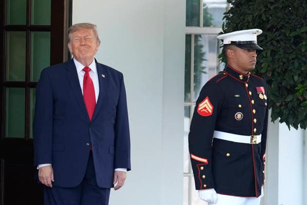 Donald Trump welcomes Ali al-Zaidi - Washington US President Donald Trump waits to welcome Iraqi Prime Minister Ali al-Zaidi to the White House in Washington on July 14, 2026. Photo by Yuri Gripas ABACAPRESS.COM Washington DC United States  Copyright: xGripasxYuri ABACAx