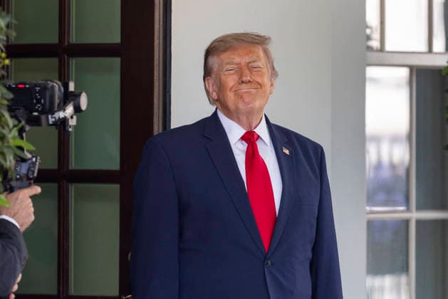 US President Donald Trump greets Iraqi PM Ali al-Zaidi at the White House US President Donald Trump prepares to greet Iraqi Prime Minister Ali al-Zaidi outside the West Wing of the White House in Washington, DC, USA, 14 July 2026. This is Ali al-Zaidi’s first foreign trip since he took office in May 2026. WASHINGTON DC United States  Copyright: xPool ABACAx