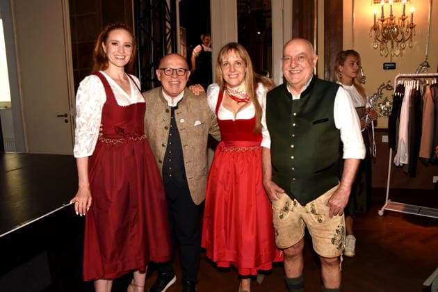 Barbara Meier Model Juergen Kirner Kabarettist Schauspieler Nina Munz Tochter Dr Axel Munz Angermaier Tracht Muenchen 14.07.2026 Silbersaal des Deutschen Theater Vorstellung der diesjaehrigen Wiesn-Barbara Meier praesentiert ihre nachhaltige Dirndl Kollektion - Angermaier X Greenline by Barbara Meier. Foto Muenchen *** Barbara Meier, model; Juergen Kirner, cabaret artist and actor; Nina Munz, daughter of Dr. Axel Munz; Angermaier traditional costume; Munich, July 14, 2026; Silbersaal at the Deutsches Theater; presentation of this year’s Oktoberfest; Barbara Meier presents her sustainable dirndl collection, Angermaier X Greenline by Barbara Meier Photo: Munich