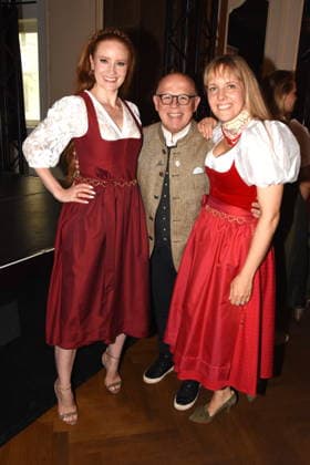Barbara Meier Model Juergen Kirner Kabarettist Schauspieler Nina Munz Tochter Angermaier Tracht Muenchen 14.07.2026 Silbersaal des Deutschen Theater Vorstellung der diesjaehrigen Wiesn-Barbara Meier praesentiert ihre nachhaltige Dirndl Kollektion - Angermaier X Greenline by Barbara Meier. Foto Muenchen *** Barbara Meier, model; Juergen Kirner, cabaret artist and actor; Nina Munz, daughter of Angermaier; traditional costume; Munich, July 14, 2026; Silbersaal at the Deutsches Theater; presentation of this year’s Oktoberfest; Barbara Meier presents her sustainable dirndl collection, Angermaier X Greenline by Barbara Meier Photo: Munich