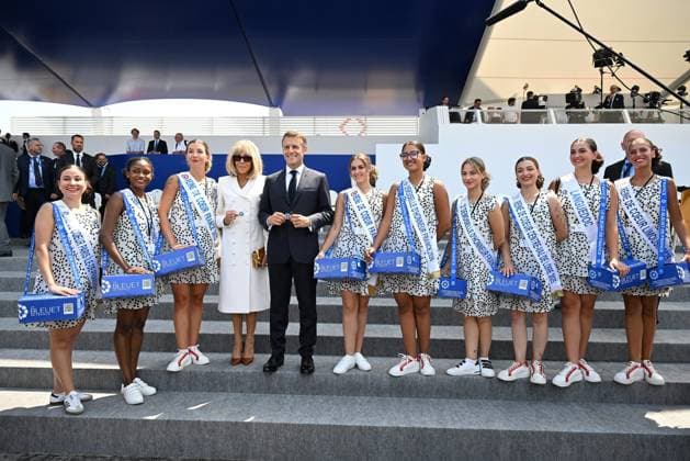 FRANCE Bastille Day Military Parade in Paris @Pool Jeanne Accorsini Maxppp, France, Paris, July 14, 2026 French President Emmanuel Macron and Brigitte Macron greet members of the public and pose for selfies at the end of the annual Bastille Day military parade on the Champs-Élysées in Paris, France, on July 14, France’s Bastille Day celebrations, July 14, 2026, PARIS, France  Copyright: xMAXPPP MAXPPPxx PAR260714106 PAR260714106