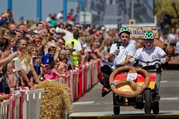 Grand Soapbox Race in Le Portel PHOTOPQR VOIX DU NORD JOHAN BEN AZZOUZ July 14, 2026 Le Portel, July 14, 2026 Major soapbox car race on the Portel seafront PHOTO JOHAN BEN AZZOUZ LA VOIX DU NORD Le Portel, France – July 14, 2026 Drivers compete in homemade soapbox cars during the annual Kart d’Heurt Portelois race held along Le Portel’s seafront in Northern France  Copyright: xPHOTOPQR VOIXxDUxNORD MAXPPPxJOHANxBENxAZZOUZx 20260714VDN6817 20260714VDN6817