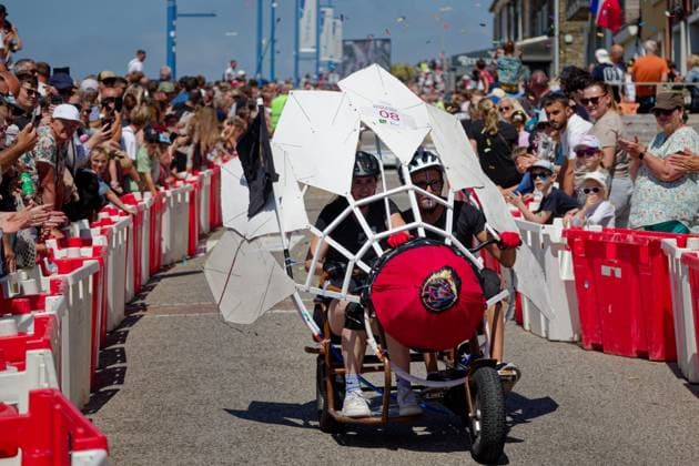 Grand Soapbox Race in Le Portel PHOTOPQR VOIX DU NORD JOHAN BEN AZZOUZ July 14, 2026 Le Portel, July 14, 2026 Major soapbox car race on the Portel seafront PHOTO JOHAN BEN AZZOUZ LA VOIX DU NORD Le Portel, France – July 14, 2026 Drivers compete in homemade soapbox cars during the annual Kart d’Heurt Portelois race held along Le Portel’s seafront in Northern France  Copyright: xPHOTOPQR VOIXxDUxNORD MAXPPPxJOHANxBENxAZZOUZx 20260714VDN6827 20260714VDN6827