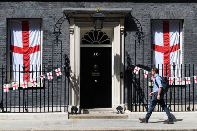 England Flags at Downing Street, London, UK -Tuesday 14 July A general view of England flags and bunting on the windows at Downing Street, London, England, UK on Tuesday 14 July, 2026 ahead of The England team s semi final match against Argentina at the World Cup., Credit:Justin Ng Avalon UK, England, London, Downing Street  Copyright: xJustinxNgx xAvalonx 1116512678