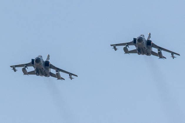14.07.2026, xjrdrx, Politik Bundeswehr, Bundeswehr Tornados - über dem Saarpolygon Deutsch-Französisches Freundschaftsfest Panavia Tornado IDS des Taktischen Luftwaffengeschwaders 33 (TaktLwG 33) der Bundeswehr vom Fliegerhorst in Büchel Formationsflug Saarlouis *** July 14, 2026, xjrdrx, Politics, German Armed Forces, German Armed Forces Tornados over the Saarpolygon German-French Friendship Festival Panavia Tornado IDS of Tactical Air Force Wing 33 (TaktLwG 33) of the German Armed Forces from Büchel Air Base Formation flight Saarlouis