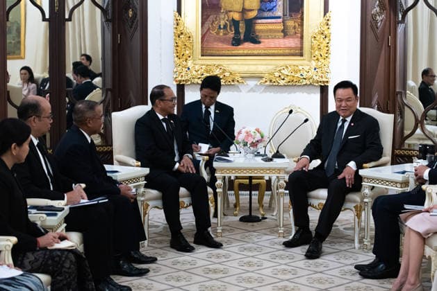 Myanmar Foreign Minister Tin Maung Swe meets with Thailand s PM in Bangkok - 14 Jul 2026 Myanmar Foreign Minister Tin Maung Swe (C-L) seen talking with Thailand s prime minister Anutin Charnvirakul (R) during the meeting at the Government House. Myanmar Foreign Minister Tin Maung Swe visits Thailand to attend the Informal Meeting of ASEAN Foreign Ministers, which includes the Informal Consultation on Myanmar. Bangkok Thailand Copyright: xPeeraponxBoonyakiatx xSOPAxImagesx Myanmar_Foreign_Minister-10