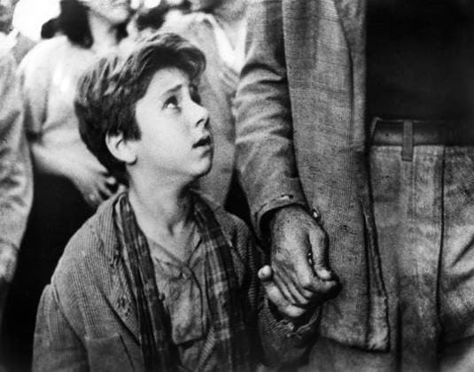 Enzo Staiola, on-set of the Italian Film, Bicycle Thieves Italian title: Ladri Di Biciclette , Ente Nazionale Industrie Cinematografiche , 1948  Copyright: xABxArchivesx jtv013759