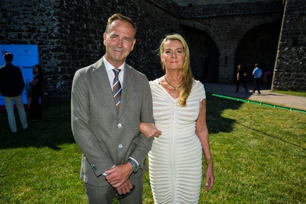 260714 Landshövding Allan Widman med fru Helen under utdelningen av Victoriapriset den 14 juli 2026 i Borgholm. *** July 14, 2026: Governor Allan Widman and his wife Helen at the Victoria Prize award ceremony on July 14, 2026, in Borgholm  Copyright: SUVADxMRKONJIC 1079970822st
