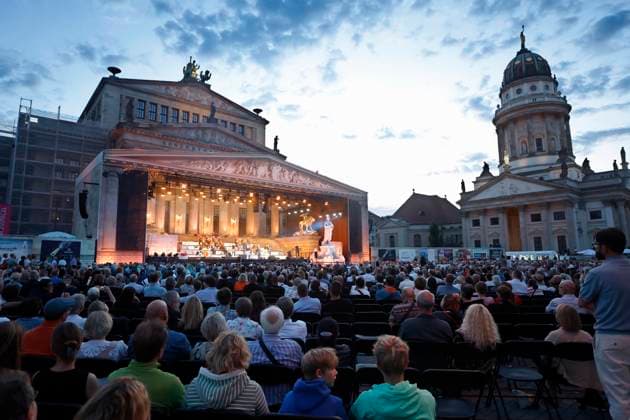 14.07.2026, Alphaville, Sänger Marian Gold, im Konzert live beim Classic open Air 2026, in Berlin, Gendarmenmarkt, Totale, Übersicht, Berlin Deutschland, Germany *** July 14, 2026, Alphaville, singer Marian Gold, live in concert at Classic Open Air 2026, in Berlin, Gendarmenmarkt, wide shot, overview, Berlin, Germany