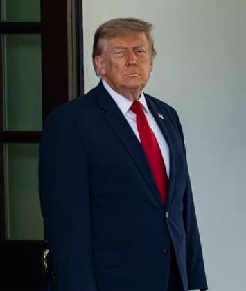 July 14, 2026, Washington, District Of Columbia, USA: United States President Donald J Trump greets Prime Minister of the Republic of Iraq Ali al-Zaidi at the White House in Washington, DC, USA, on July 14 2026 Washington USA - ZUMAs152 20260714_faa_s152_001 Copyright: xAndrewxThomasx