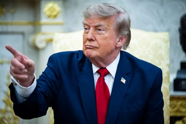 July 14, 2026, Washington, District Of Columbia, USA: US President Donald Trump speaks with Iraqi Prime Minister Ali al-Zaidi (not pictured) during their meeting in the Oval Office of the White House in Washington, DC, USA, 14 July 2026. This is Ali al-Zaidi s first foreign trip since he took office in May 2026 Washington USA  - ZUMAs152 20260714_faa_s152_045 Copyright: xGraemexSloanx-xPoolxviaxCNPx