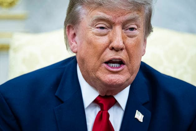 July 14, 2026, Washington, District Of Columbia, USA: United States President Donald J Trump speaks with Iraqi Prime Minister Ali al-Zaidi (not pictured) during their meeting in the Oval Office of the White House in Washington, DC, USA, 14 July 2026. This is Ali al-Zaidi™s first foreign trip since he took office in May 2026 Washington USA - ZUMAs152 20260714_faa_s152_025 Copyright: xGraemexSloanx-xPoolxviaxCNPx