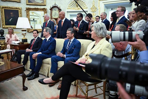 July 14, 2026, Washington, District Of Columbia, USA: United States Secretary of State Marco Rubio (L), US Secretary of the Treasury Scott Bessent (C-L), US Secretary of War Pete Hegseth (C-R) and White House Chief of Staff Susie Wiles (R) listen to US President Donald Trump speak with Iraqi Prime Minister Ali al-Zaidi during their meeting in the Oval Office of the White House in Washington, DC, USA, 14 July 2026. This is Ali al-Zaidi™s first foreign trip since he took office in May 2026 Washington USA - ZUMAs152 20260714_faa_s152_055 Copyright: xGraemexSloanx-xPoolxviaxCNPx