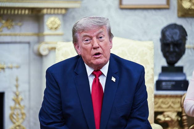 July 14, 2026, Washington, District Of Columbia, USA: United States President Donald J Trump speaks with Iraqi Prime Minister Ali al-Zaidi (not pictured) during their meeting in the Oval Office of the White House in Washington, DC, USA, 14 July 2026. This is Ali al-Zaidi™s first foreign trip since he took office in May 2026 Washington USA - ZUMAs152 20260714_faa_s152_075 Copyright: xGraemexSloanx-xPoolxviaxCNPx