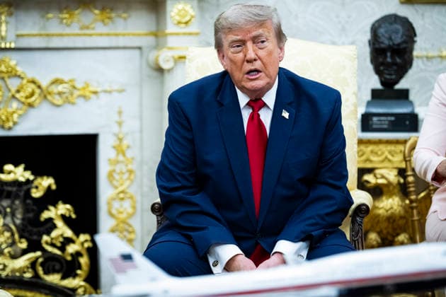 July 14, 2026, Washington, District Of Columbia, USA: United States President Donald J Trump speaks with Iraqi Prime Minister Ali al-Zaidi (not pictured) during their meeting in the Oval Office of the White House in Washington, DC, USA, 14 July 2026. This is Ali al-Zaidi™s first foreign trip since he took office in May 2026 Washington USA - ZUMAs152 20260714_faa_s152_079 Copyright: xGraemexSloanx-xPoolxviaxCNPx