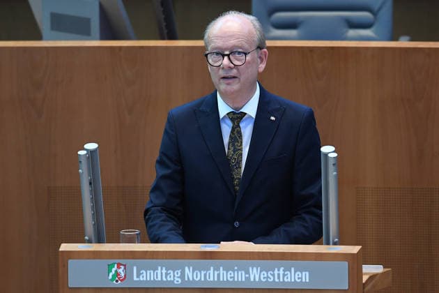 Gedenkstunde Hochwasserkatastrophe am 14.07.2026 im Landtag Nordrhein-Westfalen in Düsseldorf Andre Kuper ( Präsident des Landtages ) während der Gedenkstunde im Landtag Nordrhein-Westfalen. *** Memorial service for the flood disaster on July 14, 2026, at the North Rhine-Westphalia State Parliament in Düsseldorf; Andre Kuper, President of the State Parliament, during the memorial service at the North Rhine-Westphalia State Parliament xRx