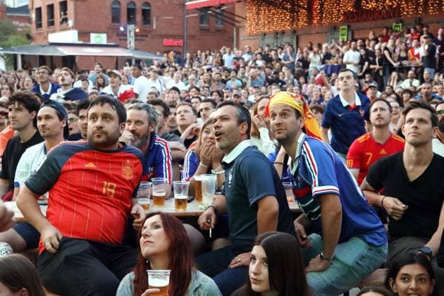 14.07.2026, Berlin - Deutschland. Fußball-WM der Männer, Halbfinale Frankreich vs Spanien, Kulturbrauerei. *** July 14, 2026, Berlin, Germany: Men s World Cup, Semifinal: France vs. Spain, Kulturbrauerei