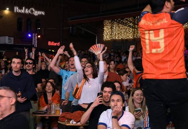 14.07.2026, Berlin - Deutschland. Fußball-WM der Männer, Halbfinale Frankreich vs Spanien, Kulturbrauerei. *** July 14, 2026, Berlin, Germany: Men s World Cup, Semifinal: France vs. Spain, Kulturbrauerei