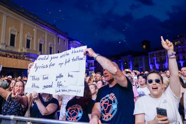 14 07 2026, Locarno, Piazza Grande, Moon and Stars 2026 Locarno, Fan™s show their love for OneRepublic Locarno Piazza Grande Ticino Switzerland *** July 14, 2026, Locarno, Piazza Grande, Moon and Stars 2026 Locarno, Fans show their love for OneRepublic Locarno Piazza Grande Ticino Switzerland Copyright: xJustPictures.ch JarixPestelaccix jp-en-JaPe-_DSC9895