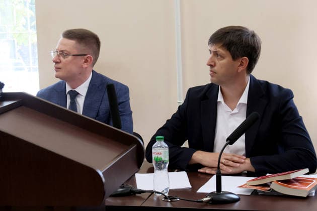 RECORD DATE NOT STATED Lawyer Anatolii Ivanov (L) participates in a hearing at the Pecherskyi District Court, where a preventive measure is being considered for Defence Intelligence of Ukraine (HUR) officer Vladyslav Reut, a suspect in the case involving the murder of 39-year-old Ukrainian citizen Anastasiia Berezovska, who is suspected of attempting to arrange the killing of the family of sanctioned businessman Vadym Yermolaiev in the Principality of Monaco, Kyiv, Ukraine, on July 9, 2026. The court remanded the suspect in custody for 60 days without the right to post bail. Two people have been detained in connection with the murder investigation: former law enforcement officer Vitalii Zhykovych and serving HUR officer Vladyslav Reut (Photo by Pavlo Bahmut Ukrin  Copyright: xPavloxBahmutx