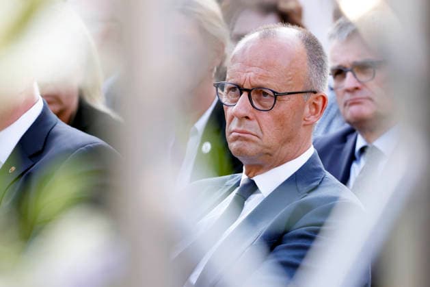 Bundeskanzler Friedrich Merz (CDU) bei der zentralen Gedenkveranstaltung zum fünften Jahrestag der Flutkatastrophe im Ahrtal auf dem Marktplatz. Die Flut in der Nacht vom 14. auf den 15. Juli 2021 in Rheinland-Pfalz und Nordrhein-Westfalen war eine der verheerendsten Naturkatastrophen in der jüngeren deutschen Geschichte. Bad Neuenahr-Ahrweiler, 14.07.2026 Rheinland-Pfalz Deutschland *** Chancellor Friedrich Merz (CDU) at the central memorial ceremony marking the fifth anniversary of the flood disaster in the Ahr Valley, held on the market square. The flood that occurred on the night of July 14–15, 2021, in Rhineland-Palatinate and North Rhine-Westphalia was one of the most devastating naturalin recent German history. Bad Neuenahr-Ahrweil Copyright: xChristophxHardtx