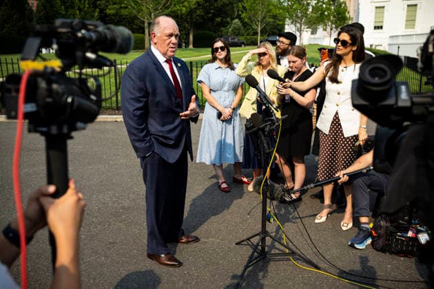 July 14, 2026, Washington, District Of Columbia, USA: White House Border Czar TOM HOMAN speaks to the media outside the West Wing of the White House in Washington. Homan confirmed that Immigration and Customs Enforcement (ICE) is implementing a short-term pause on most non-urgent vehicle stops following recent deadly shootings. Washington USA - ZUMAs152 20260714_faa_s152_088 Copyright: xGraemexSloan POOLx