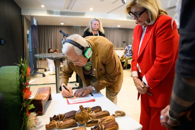 RAPA NUI ANCESTORS RETURN, Uncle Carlos Paoa, President of Rapa Nui Council of Elders and Kim McKay, Director & CEO of the Australian Museum sign custodianship documents during a ceremony to formally return 17 Rapa Nui ancestors and a sample of human hair to Te Mau Hatu o Rapa Nui (Easter Island) representatives at the Australian Museum, in Sydney, Wednesday, July 15, 2026. ( NO ARCHIVING SYDNEY NEW SOUTH WALES AUSTRALIA  Copyright: xDANxHIMBRECHTSx 20260715162381678500