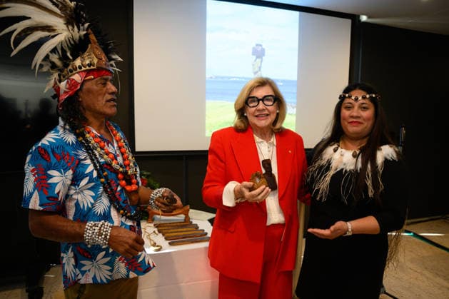 News Bilder des Tages RAPA NUI ANCESTORS RETURN, Rapa Nui delegation representative Johnny Tuky Huke, Kim McKay, Director & CEO, Australian Museum and Vaitiare Pakarati, Rapa Nui artist and delegation member during a ceremony to formally return 17 Rapa Nui ancestors and a sample of human hair to Te Mau Hatu o Rapa Nui (Easter Island) representatives at the Australian Museum, in Sydney, Wednesday, July 15, 2026. ( NO ARCHIVING SYDNEY NEW SOUTH WALES AUSTRALIA  Copyright: xDANxHIMBRECHTSx 20260715167437072826