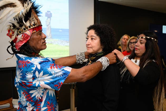 RAPA NUI ANCESTORS RETURN, Rapa Nui delegation representative Johnny Tuky Huke, (left) and Vaitiare Pakarati, Rapa Nui artist and delegation member present a gift to Chile Ambassador to Australia Beatriz de la Fuente Fuentes during a ceremony to formally return 17 Rapa Nui ancestors and a sample of human hair to Te Mau Hatu o Rapa Nui (Easter Island) representatives at the Australian Museum, in Sydney, Wednesday, July 15, 2026. ( NO ARCHIVING SYDNEY NEW SOUTH WALES AUSTRALIA  Copyright: xDANxHIMBRECHTSx 20260715180109327930