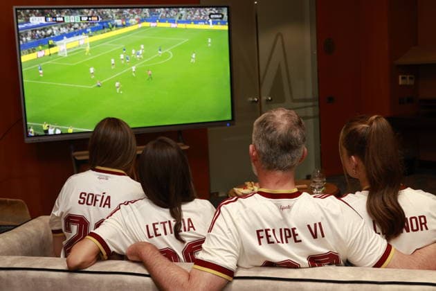 Entertainment Themen der Woche KW29 14-07-2026 Home Queen Letizia and King Felipe and Princess Leonor and Princess Sofia watching the FIFA footbal World Cup match between Spain and France in Barcelona, Spain. Spain won by 2-0. Â  Copyright: xPPEx