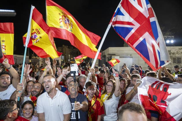 Removal of the border between Gibraltar and Spain GIBRALTAR - JULY 15: Spaniards and Gibraltarians gather at the entrance to Gibraltar to celebrate the disappearance of the border between Gibraltar and Spain, in Gibraltar on July 15, 2026. Marcos Moreno Anadolu Gibraltar Gibraltar. Editorial use only. Please get in touch for any other usage.  Copyright: x2026xAnadoluxMarcosxMorenox