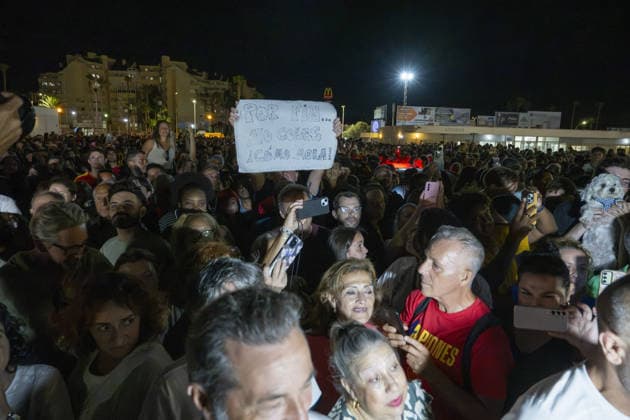 Removal of the border between Gibraltar and Spain GIBRALTAR - JULY 15: Spaniards and Gibraltarians gather at the entrance to Gibraltar to celebrate the disappearance of the border between Gibraltar and Spain, in Gibraltar on July 15, 2026. Marcos Moreno Anadolu Gibraltar Gibraltar. Editorial use only. Please get in touch for any other usage.  Copyright: x2026xAnadoluxMarcosxMorenox
