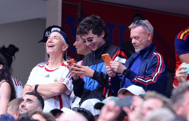 2026 World Cup - Timothee Chalamet At France v Spain Timothee Chalamet and his father Marc Chalamet attend the semi-final France vs Spain during FIFA World Cup 2026 in Dallas, TX on July 14, 2026. Photo by Charles Guerin ABACAPRESS.COM Dallas TX United States  Copyright: xGuerinxCharles ABACAx