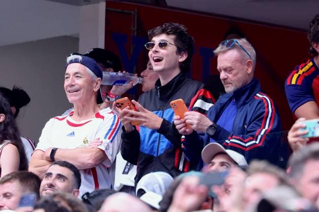 2026 World Cup - Timothee Chalamet At France v Spain Timothee Chalamet and his father Marc Chalamet attend the semi-final France vs Spain during FIFA World Cup 2026 in Dallas, TX on July 14, 2026. Photo by Charles Guerin ABACAPRESS.COM Dallas TX United States  Copyright: xGuerinxCharles ABACAx