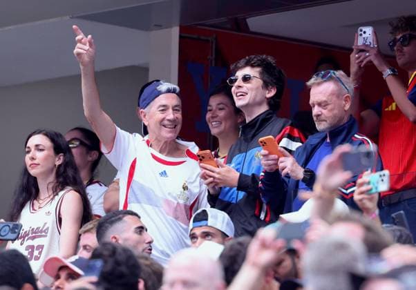 2026 World Cup - Timothee Chalamet At France v Spain Timothee Chalamet and his father Marc Chalamet attend the semi-final France vs Spain during FIFA World Cup 2026 in Dallas, TX on July 14, 2026. Photo by Charles Guerin ABACAPRESS.COM Dallas TX United States  Copyright: xGuerinxCharles ABACAx