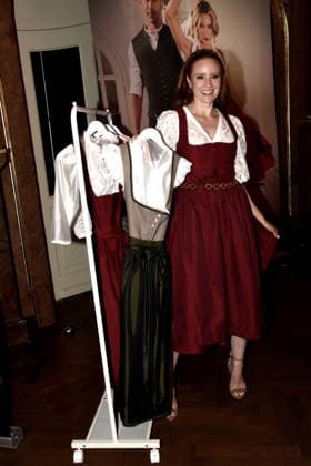 Entertainment Themen der Woche KW29 Barbara Meier Model Muenchen 14.07.2026 Silbersaal des Deutschen Theater Vorstellung der diesjaehrigen Wiesn-Barbara Meier praesentiert ihre nachhaltige Dirndl Kollektion - Angermaier X Greenline by Barbara Meier. Foto Muenchen *** Barbara Meier, Model, Munich, July 14, 2026, Silbersaal at the Deutsches Theater, Presentation of this year s Oktoberfest; Barbara Meier presents her sustainable dirndl collection, Angermaier X Greenline by Barbara Meier; Photo: Munich