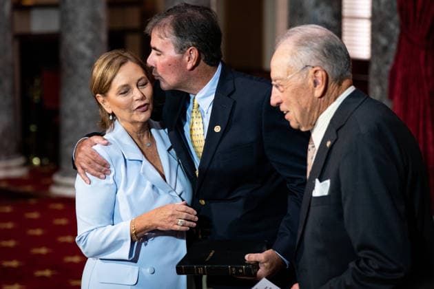 July 14, 2026, Washington, District Of Columbia, USA: Larry Nordone kisses his wife, US Senator Darline Graham (Republican of South Carolina) after she participates in a ceremonial swearing in inside the Old Senate Chamber in Washington, DC, USA on Tuesday, July 14, 2026 Washington USA - ZUMAs152 20260714_faa_s152_153 Copyright: xEmilyxAlffx