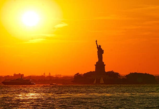 A dramatic colorful sky during sunset in New York NEW YORK CITY, UNITED STATES - JULY 14: A view of the Statue of Liberty during sunset on July 14, 2026 in New York City, United States. Selcuk Acar Anadolu New York United States. Editorial use only. Please get in touch for any other usage.  Copyright: x2026xAnadoluxSelcukxAcarx