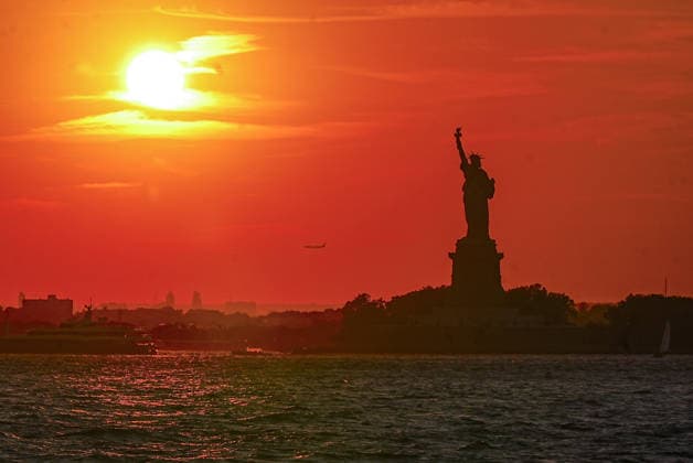 A dramatic colorful sky during sunset in New York NEW YORK CITY, UNITED STATES - JULY 14: A view of the Statue of Liberty during sunset on July 14, 2026 in New York City, United States. Selcuk Acar Anadolu New York United States. Editorial use only. Please get in touch for any other usage.  Copyright: x2026xAnadoluxSelcukxAcarx