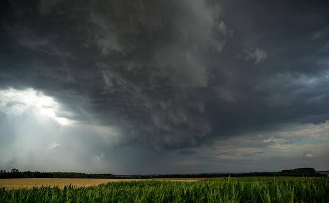 UNWETTER ÜBER THÜRINGEN ** NUR FÜR REDAKTIONELLE ZWECKE ** EDITORIAL USE ONLY **<p>14 07 2026-Oppershausen: Eine Superzelle zieht am Abend in Thüringen von Mühlhausen in Richtung Gotha, wie hier bei Oppershausen (Unstrut-Hainich-Kreis) fotografiert. ( Deutschland Thueringen Oppershausen Copyright: SaschaxFromm *** SEVERE WEATHER OVER THURINGIA ** FOR EDITORIAL USE ONLY ** EDITORIAL USE ONLY ** July 14, 2026, Oppershausen: A supercell moves across Thuringia in the evening from Mühlhausen toward Gotha, as photographed here near Oppershausen in the Unstrut-Hainich district, Germany, Thuringia, Oppershausen. Copyright SaschaxFromm Copyright: SaschaxFromm doc86q4zhsygg215w8a8tbc ,EDITORIAL USE ONLY