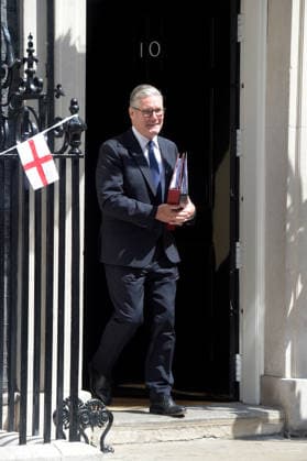 News Bilder des Tages Politicians in London Westminster London UK. British Prime Minister Sir Keir Starmer leaves No.10 Downing Street for his final Prime Ministers Questions as the current Prime Minister of Great Britain London Westminster UK Copyright: xMartinxDaltonx Politicians_London_150726_MD_006