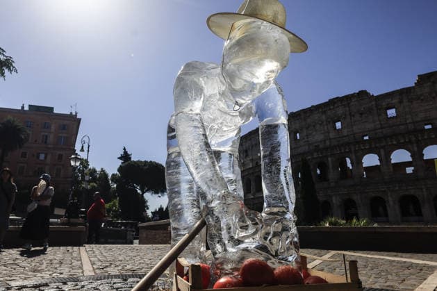 Greenpeace action on impact of global warming on workers in Italy ROME, ITALY, JULY 15: Ice statues representing a farm worker, a construction worker and a food delivery rider stand in front of the Colosseum after being placed by Greenpeace activists to melt under the sun during an awareness campaign highlighting the impact of global warming on workers, as a new heatwave grips in Rome, Italy on July 15, 2026. Seven cities were placed under a red alert on Wednesday, with the number expected to rise on Thursday, July 16, and temperatures forecast to exceed 40 degrees Celsius in many areas. Riccardo De Luca Anadolu Rome Italy. Editorial use only. Please get in touch for any other usage.  Copyright: x2026xAnadoluxRiccardoxDexLucax