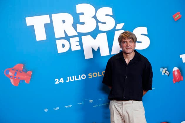 July 15, 2026, Madrid, Madrid, Spain: Actor SALVA REINA poses for the media during the photocall presenting the new family comedy Tres de mas at the Urso Hotel. The film follows the story of Julia and Ernesto, a successful couple enjoying a child-free life until they suddenly wake up with three kids calling them mom and dad, forcing them to learn parenthood overnight while discovering the origin of the children. Madrid Spain  - ZUMAo127 20260715_zep_o127_049 Copyright: xHugoxOrtunox