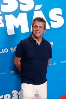 July 15, 2026, Madrid, Madrid, Spain: Actor DAVID LORENTE poses for the media during the photocall presenting the new family comedy Tres de mas at the Urso Hotel. The film follows the story of Julia and Ernesto, a successful couple enjoying a child-free life until they suddenly wake up with three kids calling them mom and dad, forcing them to learn parenthood overnight while discovering the origin of the children. Madrid Spain  - ZUMAo127 20260715_zep_o127_067 Copyright: xHugoxOrtunox