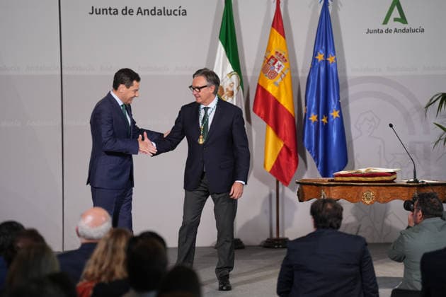 Medal Presentation Ceremony for the Ministers of the New Andalusian Government The president of the Regional Government of Andalusia, Juanma Moreno, greets the Second Vice President and Minister of Tourism, Justice, Deregulation and Local Administration, Manuel Gavira, during the medal presentation ceremony for members of the new Governing Council July 15, 2026, in Seville, Andalusia, Spain The President of the Regional Government of Andalusia, Juanma Moreno, has called on his new team of ministers for understanding and coordination and has emphasized that the newly formed government is the result of an agreement between two political forces, which represent the broad will of the citizens of Andalusia, but it is a single government. It is  Copyright: xMariaxJosÃ xLopezx 7665831