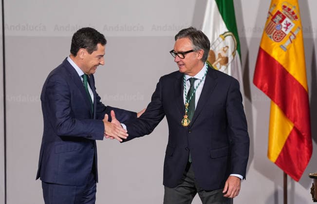 Medal Presentation Ceremony for the Ministers of the New Andalusian Government The president of the Regional Government of Andalusia, Juanma Moreno, greets the Second Vice President and Minister of Tourism, Justice, Deregulation and Local Administration, Manuel Gavira, during the medal presentation ceremony for members of the new Governing Council July 15, 2026, in Seville, Andalusia, Spain The President of the Regional Government of Andalusia, Juanma Moreno, has called on his new team of ministers for understanding and coordination and has emphasized that the newly formed government is the result of an agreement between two political forces, which represent the broad will of the citizens of Andalusia, but it is a single government. It is  Copyright: xMariaxJosÃ xLopezx 7665832