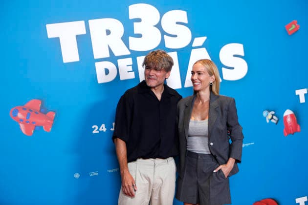 July 15, 2026, Madrid, Madrid, Spain: Actors and real-life couple SALVA REINA (L) and KIRA MIRO (R) pose for the media during the photocall presenting the new family comedy Tres de mas at the Urso Hotel. The film follows the story of Julia and Ernesto, a successful couple enjoying a child-free life until they suddenly wake up with three kids calling them mom and dad, forcing them to learn parenthood overnight while discovering the origin of the children. Madrid Spain - ZUMAo127 20260715_zep_o127_038 Copyright: xHugoxOrtunox