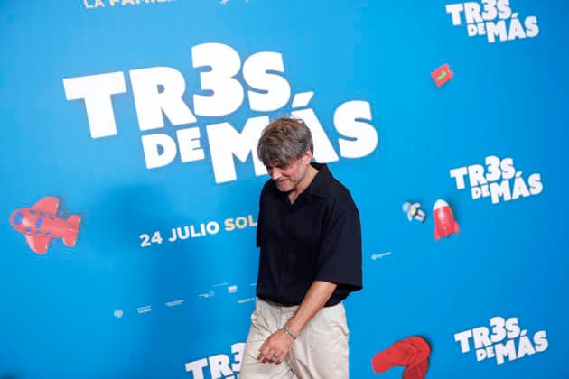 July 15, 2026, Madrid, Madrid, Spain: Actor SALVA REINA poses for the media during the photocall presenting the new family comedy Tres de mas at the Urso Hotel. The film follows the story of Julia and Ernesto, a successful couple enjoying a child-free life until they suddenly wake up with three kids calling them mom and dad, forcing them to learn parenthood overnight while discovering the origin of the children. Madrid Spain - ZUMAo127 20260715_zep_o127_054 Copyright: xHugoxOrtunox
